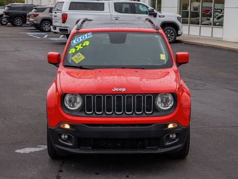 Used 2018 Jeep Renegade Latitude w/ Cold Weather Group FWD image 30