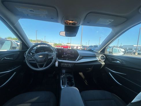 Used 2024 Chevrolet Trax LS w/ LS Convenience Package FWD image 24