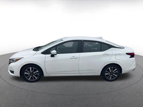 Used 2025 Nissan Versa SV image 9