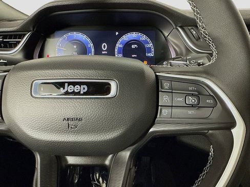 New 2025 Jeep Grand Cherokee Altitude image 32