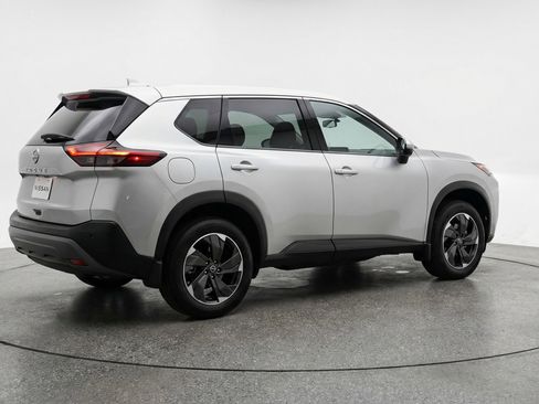 Used 2025 Nissan Rogue SV image 9