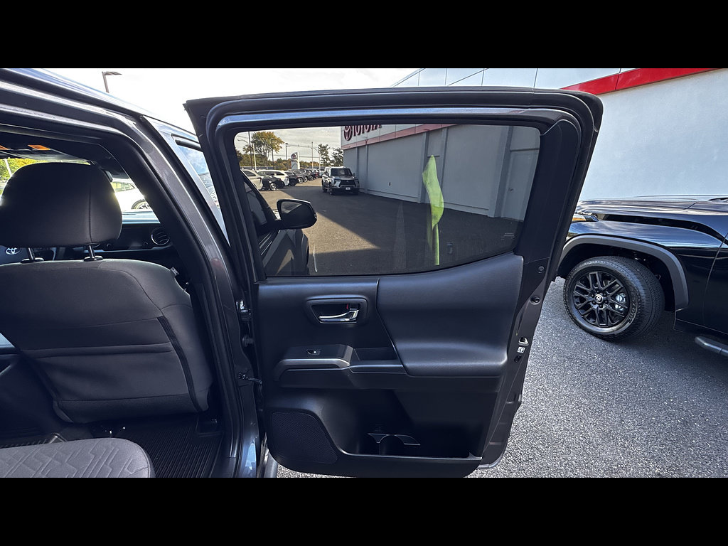 Certified 2019 Toyota Tacoma TRD Off-Road AWD/4WD image 29