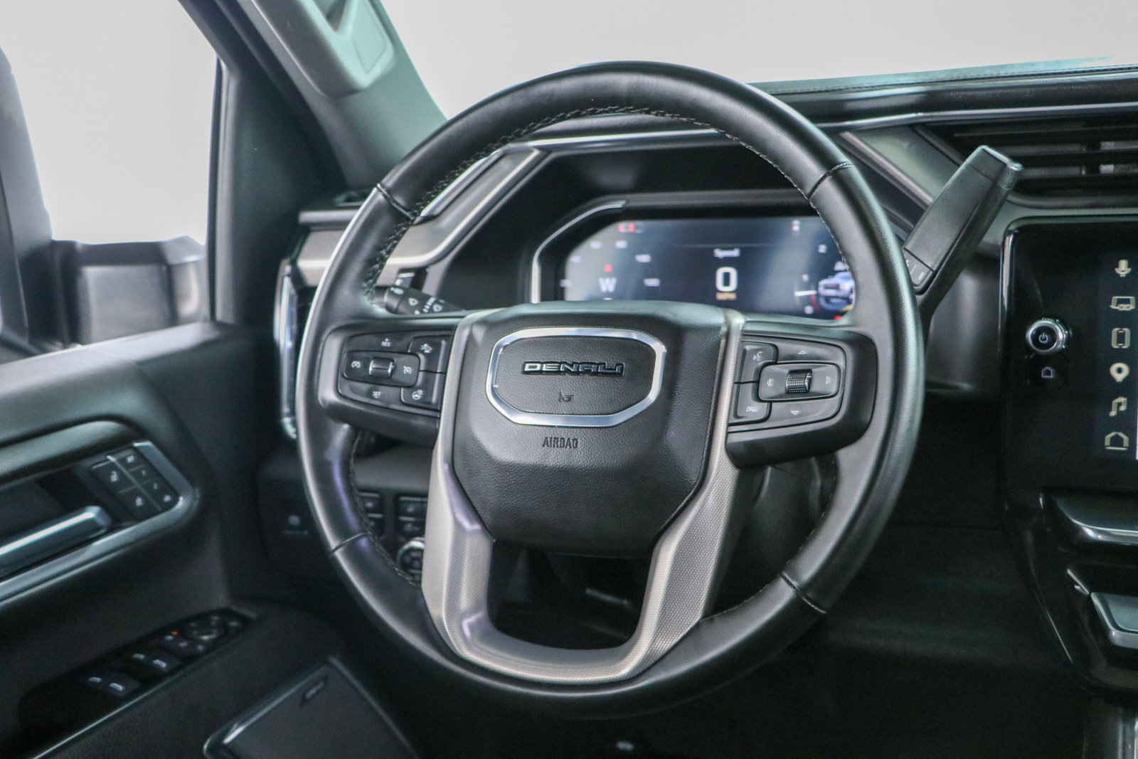 Used 2025 GMC Sierra 3500 Denali AWD/4WD image 13