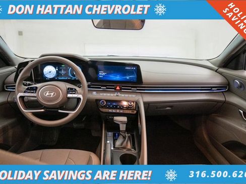 Used 2024 Hyundai Elantra SEL image 3