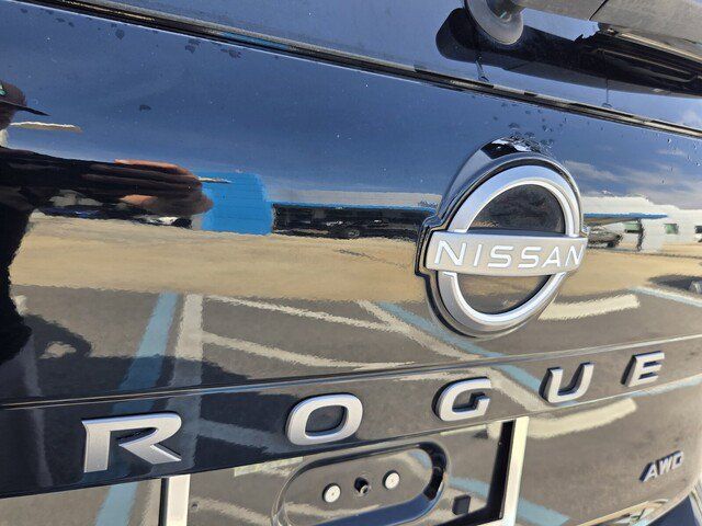 Used 2025 Nissan Rogue SV AWD/4WD image 31