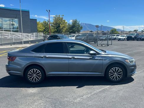 Used 2019 Volkswagen Jetta SEL FWD image 2