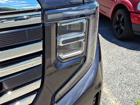 Used 2025 GMC Sierra 1500 SLT AWD/4WD image 4