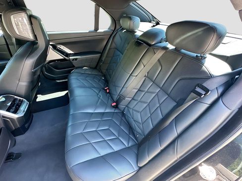 Used 2024 BMW 750e xDrive image 26