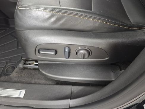 Used 2023 Chevrolet Equinox Premier AWD/4WD image 17