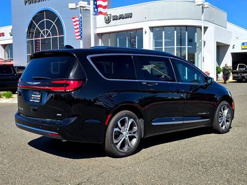 New 2026 Chrysler Pacifica Pinnacle AWD/4WD image 4