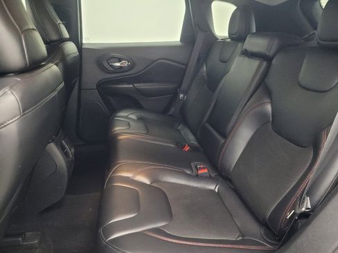 Used 2020 Jeep Cherokee Trailhawk w/ Cold Weather Group AWD/4WD image 18