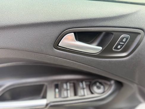 Used 2019 Ford Escape SE FWD image 8