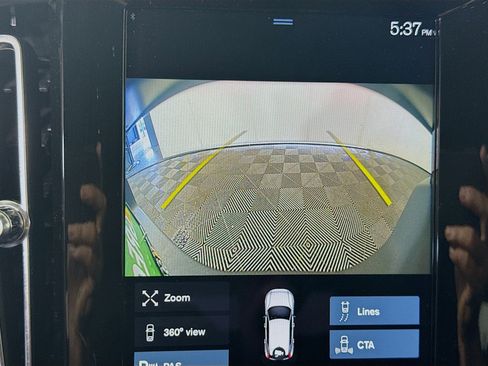 Used 2022 Volvo XC40 T4 Momentum FWD image 19
