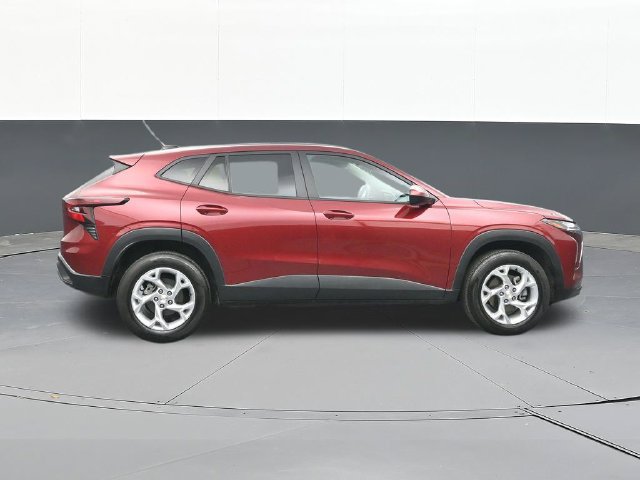 Used 2024 Chevrolet Trax LS w/ LS Convenience Package FWD image 16