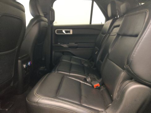Used 2020 Ford Explorer XLT w/ Equipment Group 202A RWD image 18