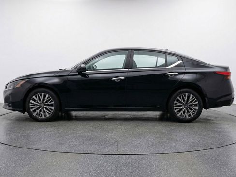 Used 2025 Nissan Altima 2.5 SV image 5
