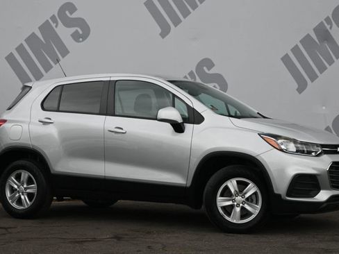 Used 2022 Chevrolet Trax LS w/ Tint and Cruise Package AWD/4WD image 3