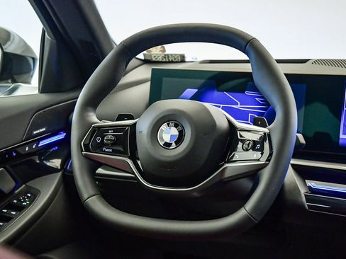 Used 2025 BMW 530i w/ Premium Package image 13