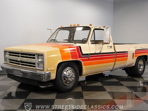 Used 1988 Chevrolet Silverado 3500 2WD Regular Cab image 5