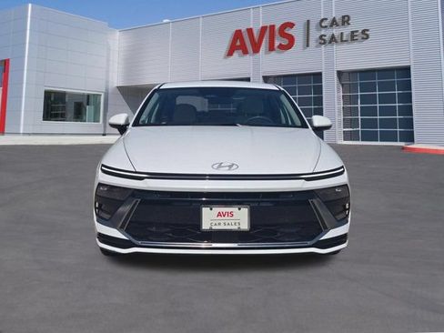 Used 2025 Hyundai Sonata SEL FWD image 2