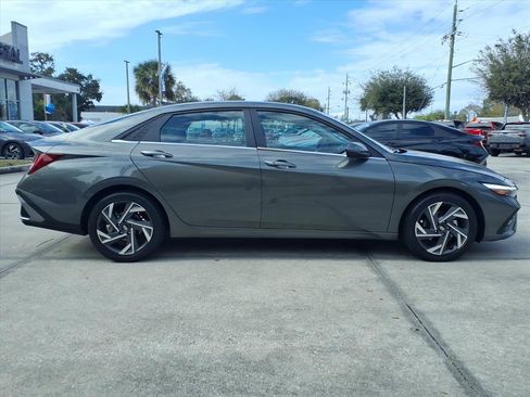 New 2025 Hyundai Elantra SEL image 42
