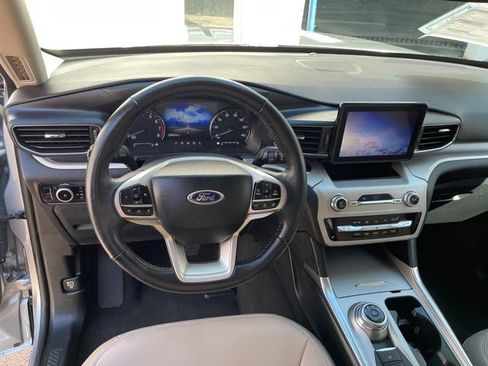 Used 2024 Ford Explorer XLT w/ Equipment Group 202A AWD/4WD image 13