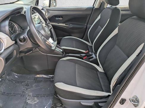 Used 2022 Nissan Versa SV FWD image 15