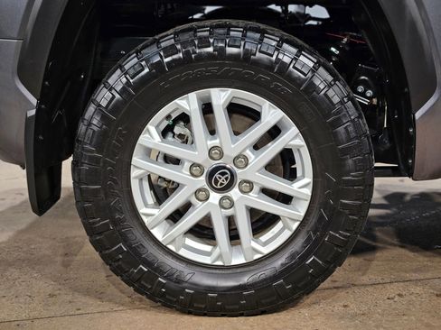 Used 2025 Toyota Tundra SR5 AWD/4WD image 17