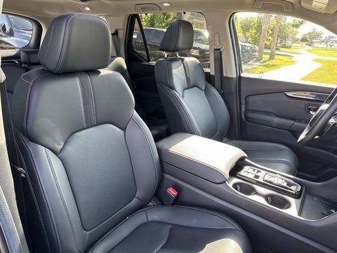 Certified 2025 Honda Pilot Touring image 10