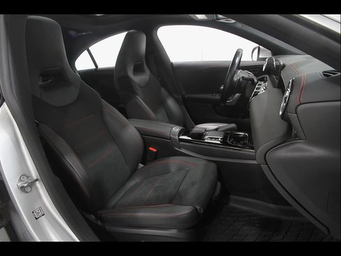 Used 2023 Mercedes-Benz CLA 250 4MATIC image 16