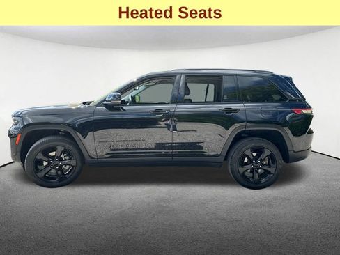Used 2023 Jeep Grand Cherokee Limited w/ Black Appearance Package AWD/4WD image 6