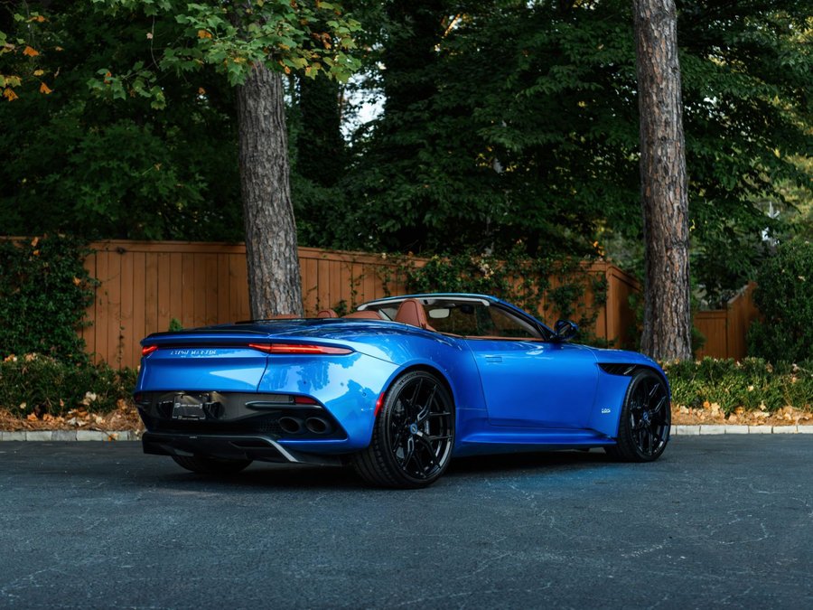 Used 2020 Aston Martin DBS Superleggera Volante RWD image 7