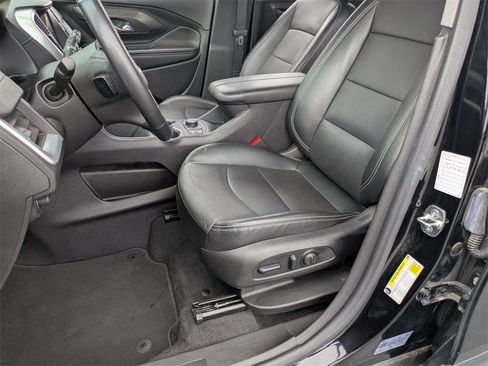 Used 2024 GMC Terrain SLT image 16