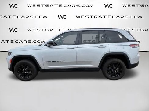 Used 2024 Jeep Grand Cherokee Altitude AWD/4WD image 5