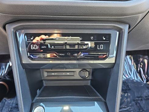 Certified 2024 Volkswagen Tiguan SEL R-Line image 22