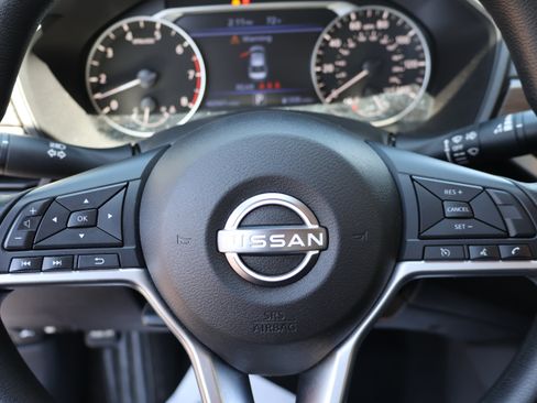 Used 2024 Nissan Altima 2.5 SV FWD image 24