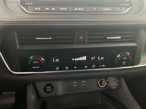 Used 2025 Nissan Rogue SV FWD image 25