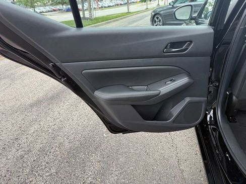 Used 2025 Nissan Altima 2.5 SV FWD image 32
