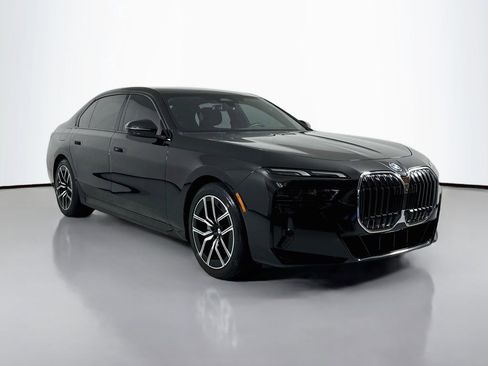 Used 2025 BMW 740i xDrive AWD/4WD image 3