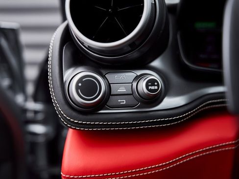 Used 2020 Ferrari GTC4Lusso T image 50