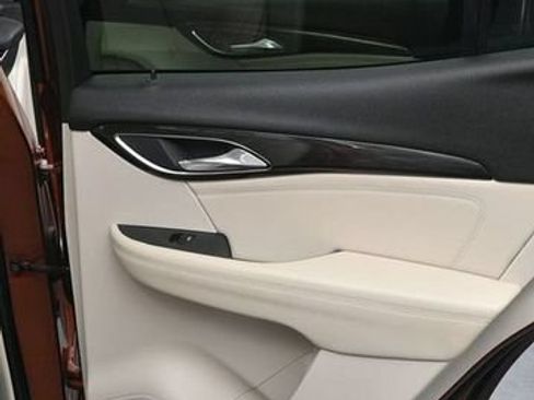 Used 2022 Buick Envision Essence w/ Safety Package FWD image 10