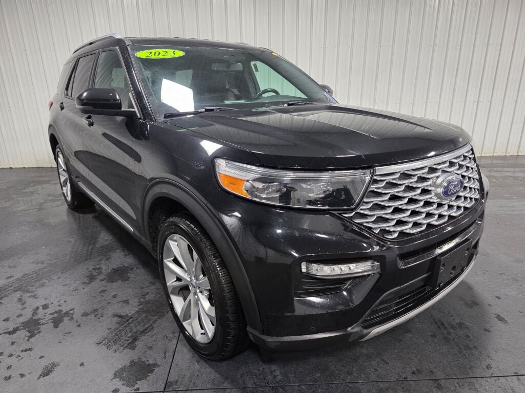 Used 2023 Ford Explorer Platinum AWD/4WD image 2