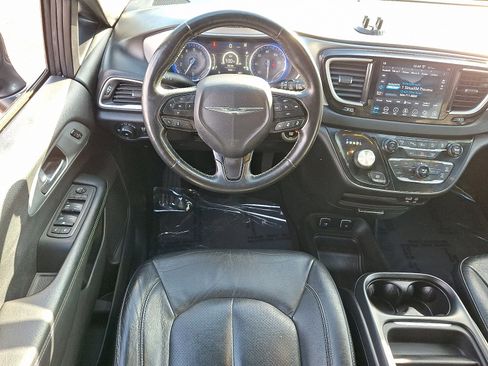 Used 2020 Chrysler Pacifica Touring-L w/ Advanced Safetytec Group image 12