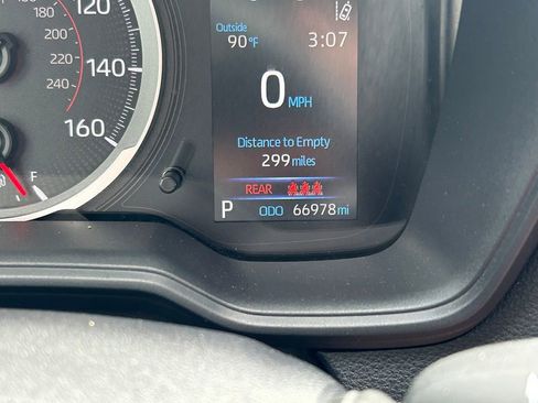 Used 2021 Toyota Corolla SE image 30