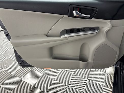 Used 2014 Toyota Camry XLE image 10