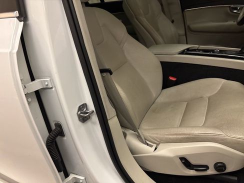 Used 2020 Volvo XC90 T6 Momentum image 21