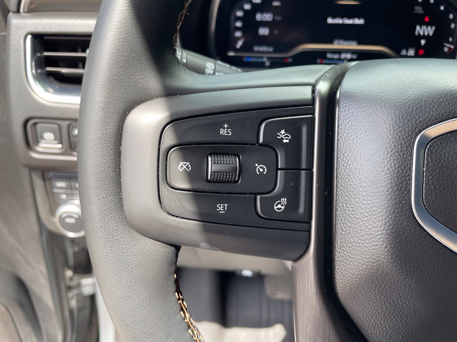 Used 2024 GMC Yukon AT4 w/ Technology Package AWD/4WD image 19