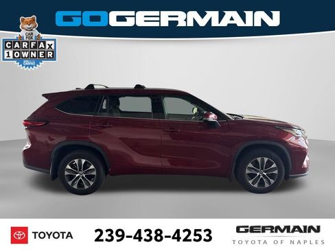 Used 2022 Toyota Highlander XLE AWD/4WD image 11