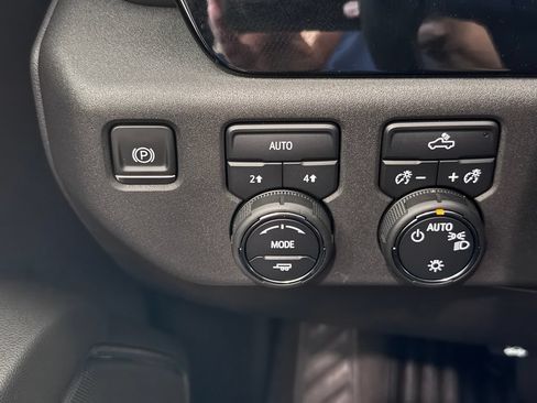 Certified 2023 Chevrolet Silverado 1500 LT AWD/4WD image 24