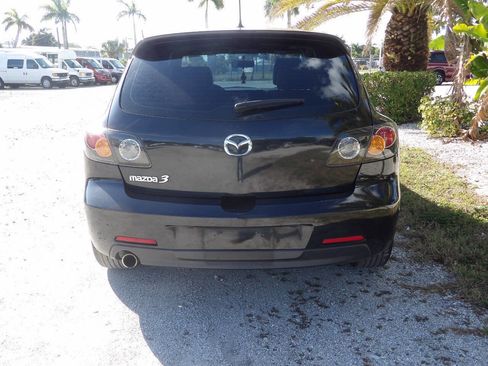 Used 2004 MAZDA MAZDA3 s w/ Moonroof & 6-CD Pkg image 7